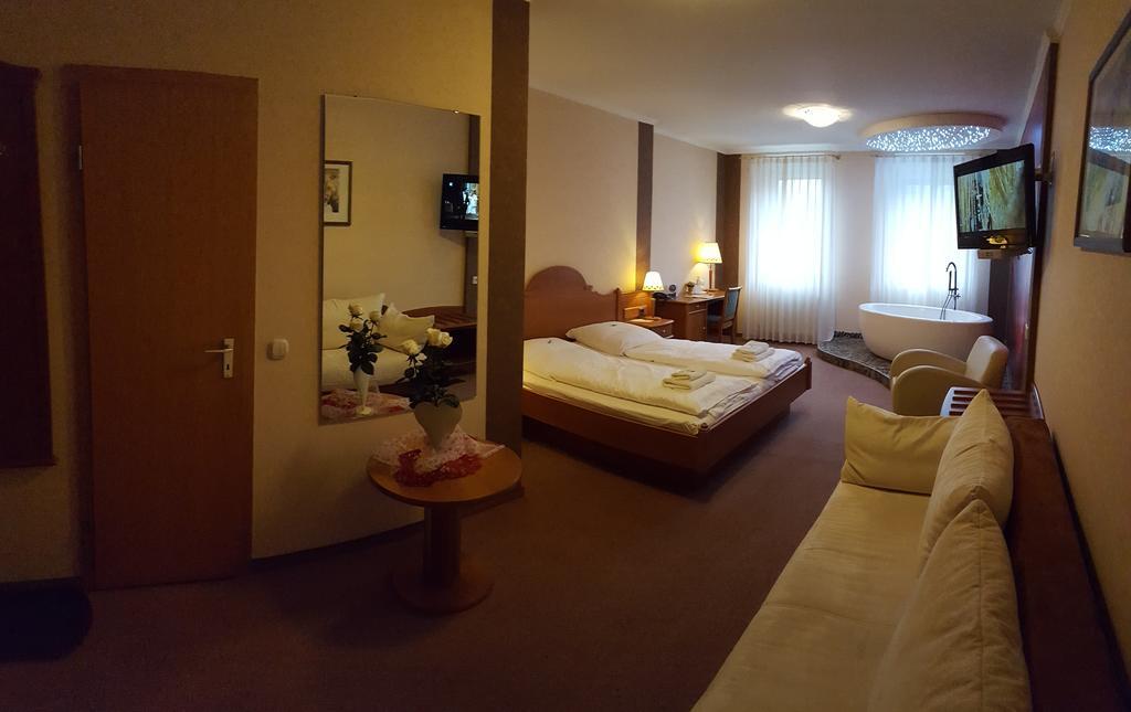 Kraeuterhotel & Restaurant Heidejaeger 머럼션 외부 사진