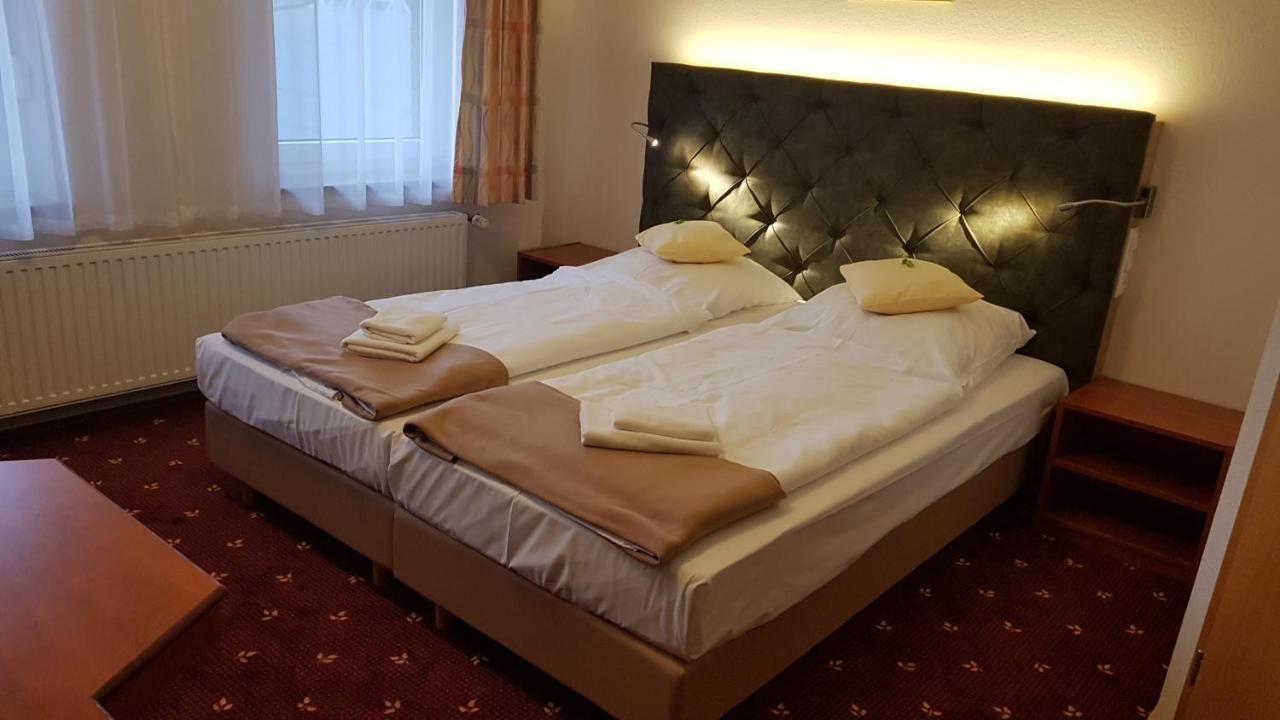 Kraeuterhotel & Restaurant Heidejaeger 머럼션 외부 사진